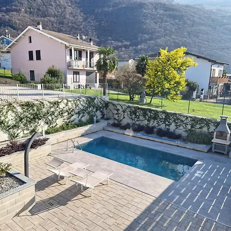Claudia With Private Pool 度假居 *